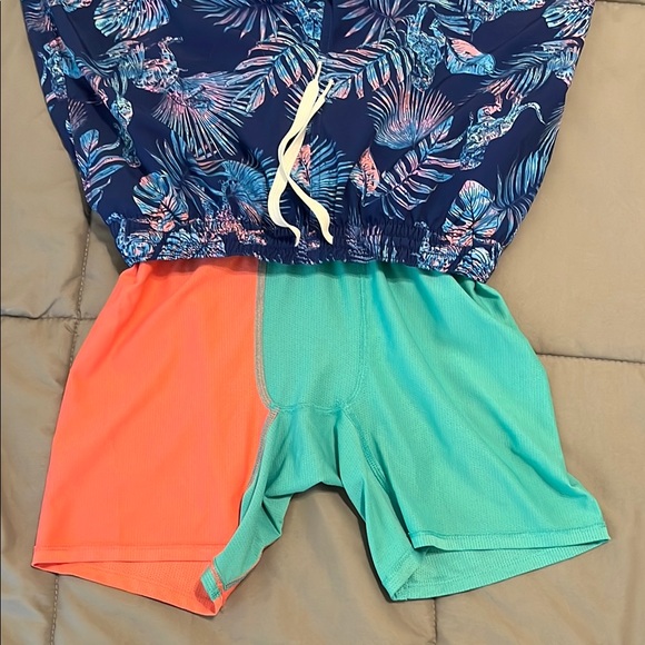 Chubbies Tropical Blue Dinosaur Swim Shorts - Size M 7” Inseam with Liner - Picture 6 of 6